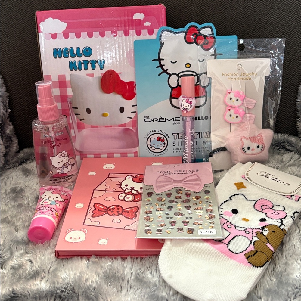 Hello Kitty Bundle - Picture 2 of 15